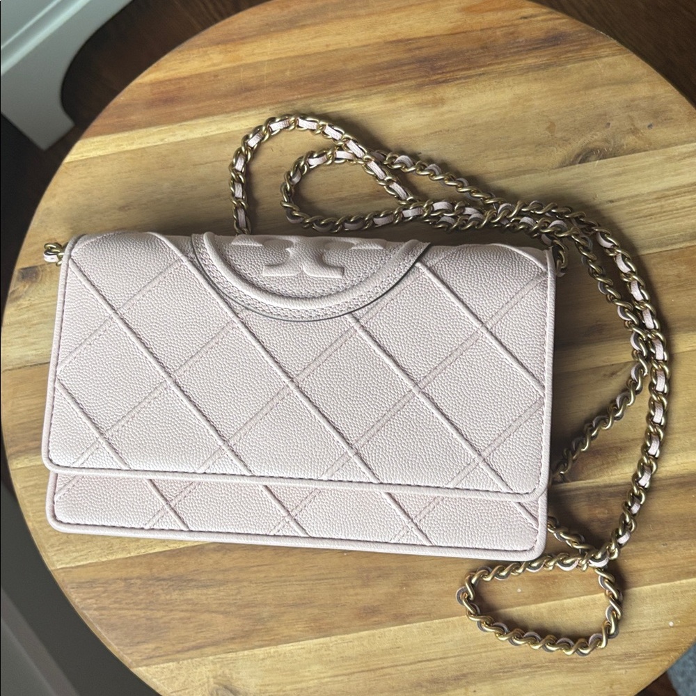 Tory Burch Quilted Crossbody Bag in Light Pink with Chain - LIKE NEW 💕 - Picture 2 of 9